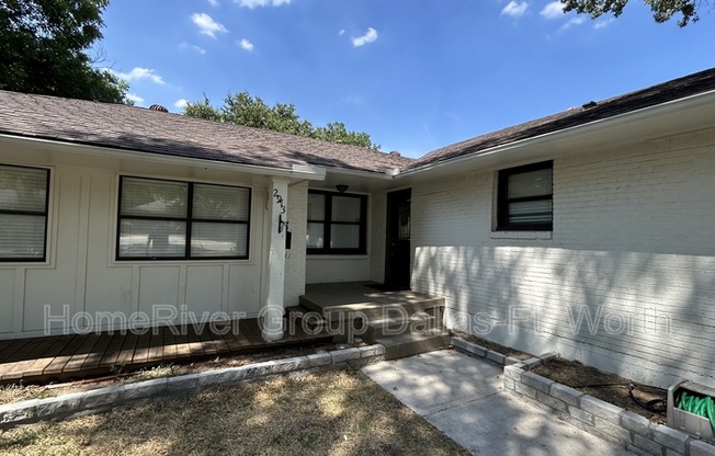2973 PHYLLIS LN