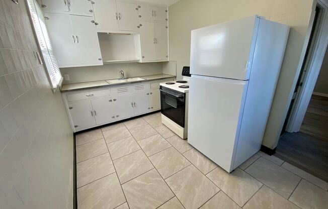 2 beds, 1 bath, $1,095