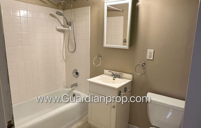 2 beds, 1 bath, $1,275, Unit Unit G