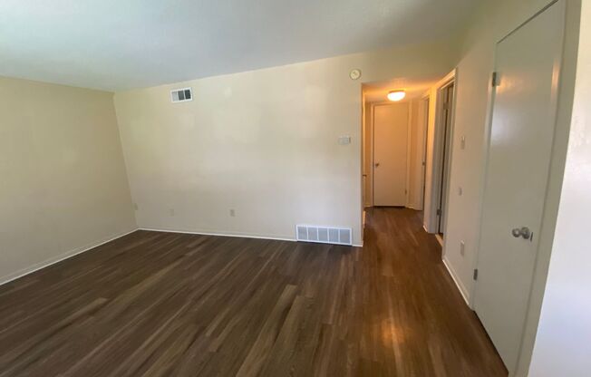 2 beds, 1 bath, 850 sqft, $1,325, Unit C02