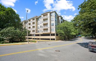 Bright & Spacious Condo in Prime Alexandria Location – 4551 Strutfield Ln #4307