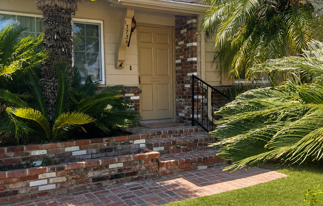 FOR RENT: 4 Bedroom Home in Whittier, CA