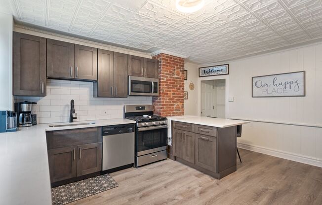 Tastefully updated 2-Bed, 1-Bath Gem in Troy Hill!