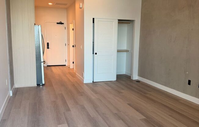 Studio, 1 bath, 440 sqft, $2,780, Unit 906