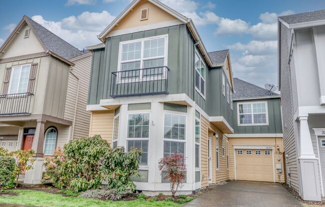 Beautiful 3 Bedroom Home in Beaverton with Fenced Patio, Attached Garage & Fireplace!