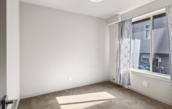 LUXURY MAGNOLIA 3 BED TOWNHOME FOR RENT W HIGH END FINISHES & VIEWS