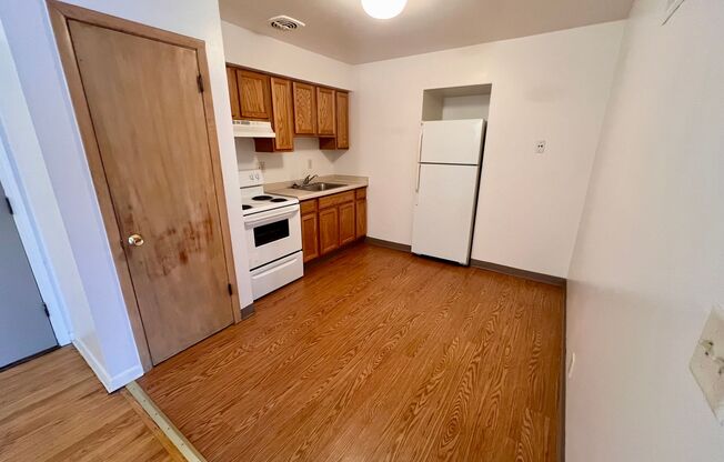 Packard Ave 2-Bedroom Apartment w/ Two Parking Spots