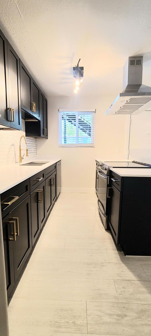 1 bed, 1 bath, 587 sqft, $1,094, Unit 5-01
