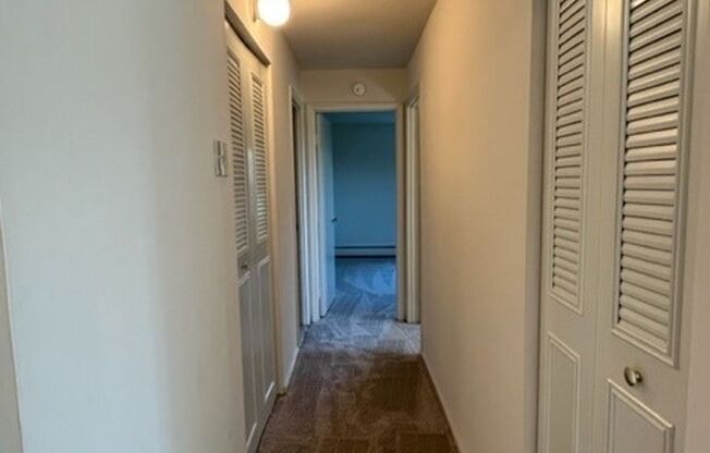 2 beds, 1 bath, 900 sqft, $1,525, Unit 933