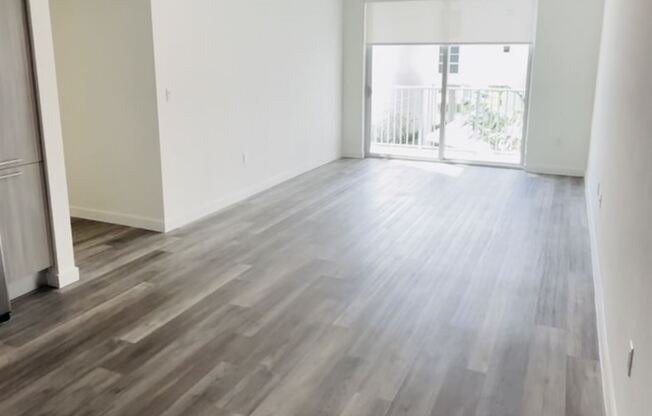 1600 W 49th St