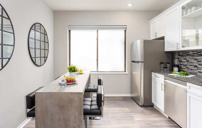 Fully Equipped Kitchen at Park Heights by the Lake Apartments, Illinois, 60649