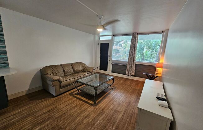 Fully Furnished. Updated. Waikiki (No parking)