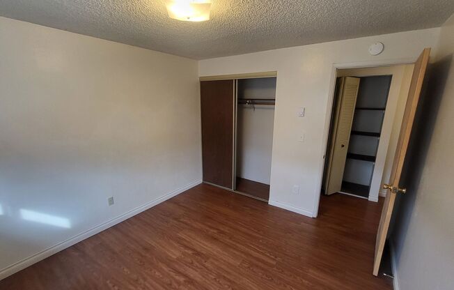 3 beds, 1 bath, 1,041 sqft, $1,900, Unit 435