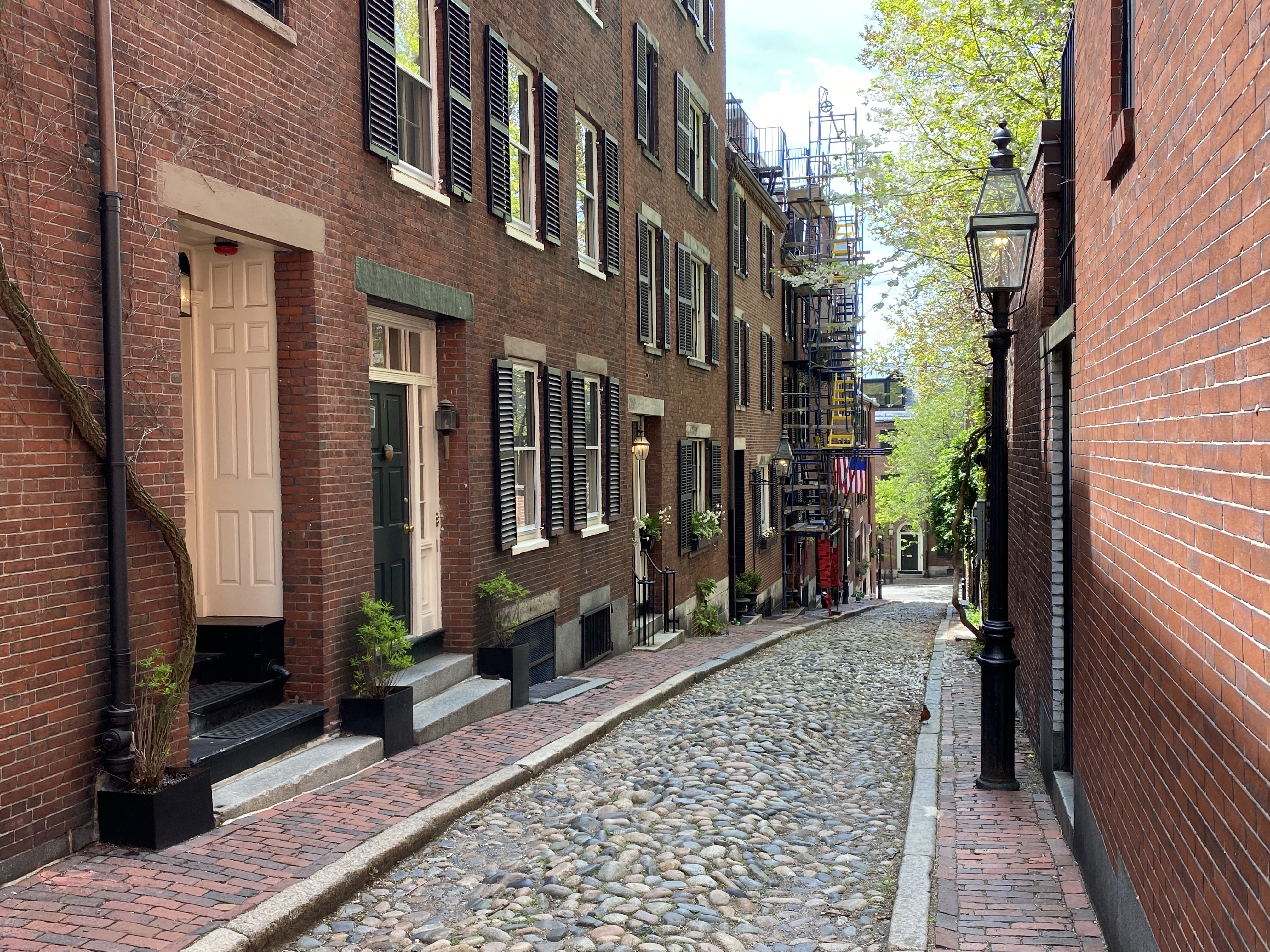 Cobblestone Acorn Street living in Boston's Beacon Hill