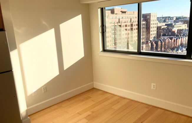 1 bed, 1 bath, $2,575, Unit 707