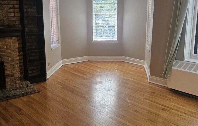 648 W Oakdale Ave
