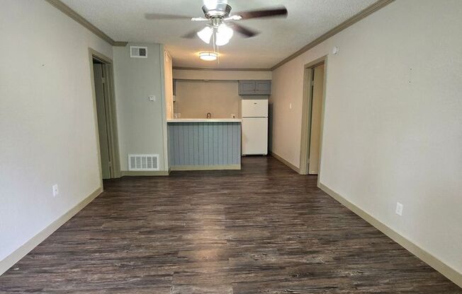 2 beds, 2 baths, 845 sqft, $1,100, Unit T205