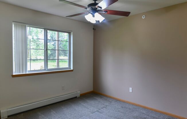 3 beds, 2 baths, 1,265 sqft, $1,570, Unit BS 940-05