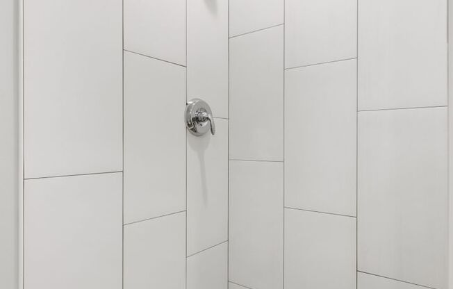 3 beds, 2 baths, $2,900, Unit 1301-3E