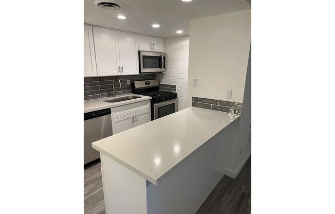 1 bed, 1 bath, 684 sqft, $1,340, Unit 112