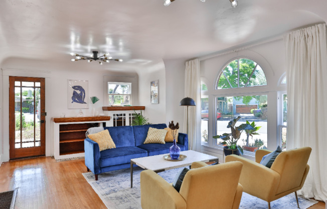 3407 N MTN VW DR