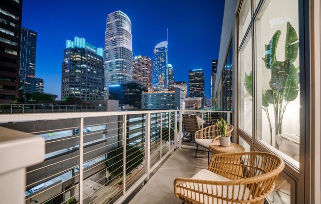 Don't miss out on your chance to Live at the Market Lofts!! Downtown LA view!!!