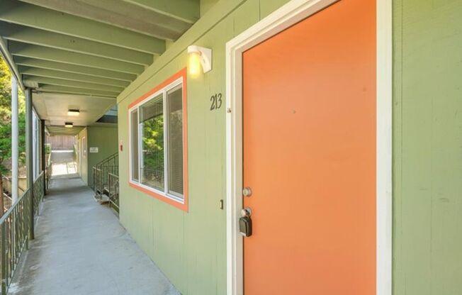 Studio, 1 bath, 375 sqft, $1,075, Unit 213