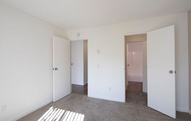 1 bed, 1 bath, 704 sqft, $2,095, Unit B-31