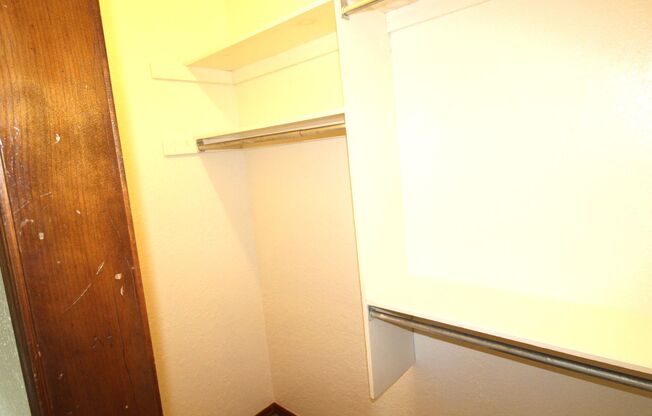 2 beds, 1 bath, 850 sqft, $850, Unit 11B