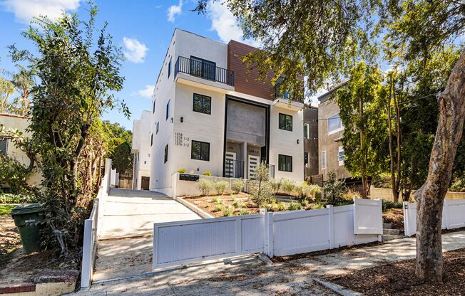 1376 Edgecliffe Drive