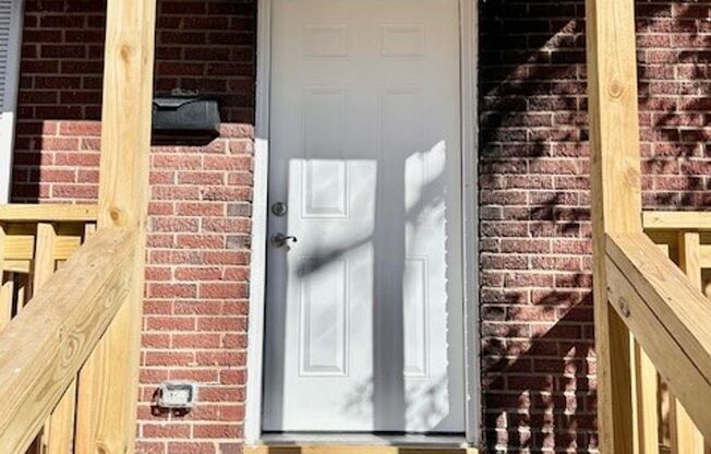 Recently Renovated 2 Bedroom 1 Bath Home AVAILABLE NOW . ($500 OFF IF MOVEIN BY April 15, 2026)