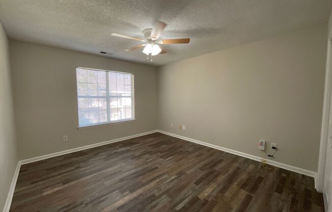 2 beds, 2 baths, 1,270 sqft, $1,500, Unit 2726-5 Upstairs 2BR 2BA Remodel Summit Pet Friendly