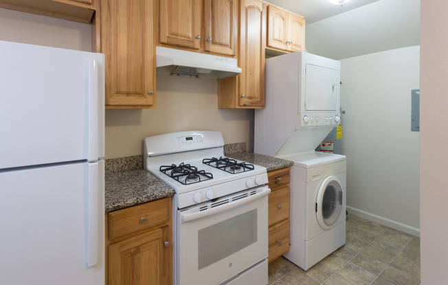 1 bed, 1 bath, $2,450, Unit 1048