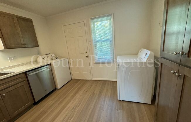 2 beds, 1 bath, $925, Unit 210