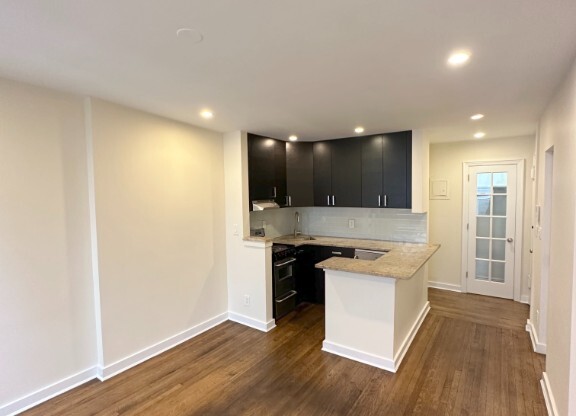 465 W 57 ST