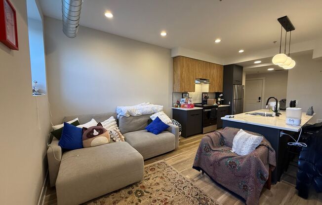 1 bed, 1 bath, 693 sqft, $1,999, Unit 102