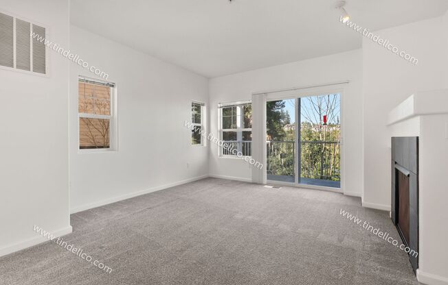 Charming Townhome w/ Peaceful Lake View, Fireplace, Balcony & More Near Progress Ridge!