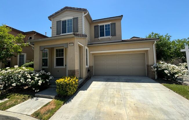Stunning 3-Bedroom Home with Resort-Style Amenities in Tesoro Del Valle!