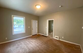 3 beds, 1 bath, $900