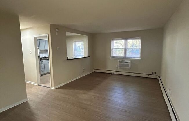 1 bed, 1 bath, 700 sqft, $1,370, Unit C110