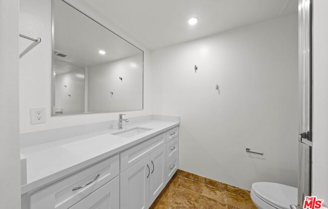2 beds, 2 baths, 1,080 sqft, $6,300, Unit 808