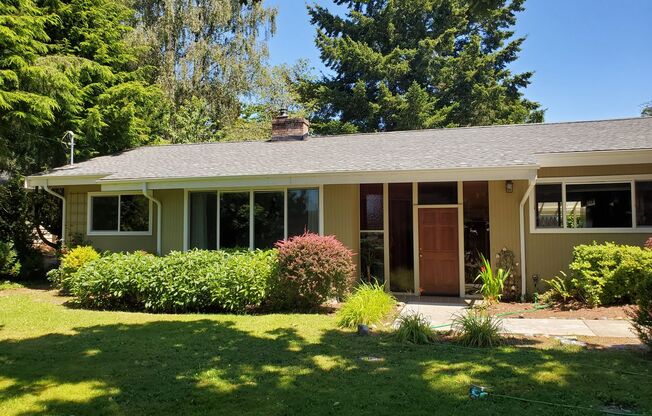 Modern Upgraded 3 bedroom Rambler