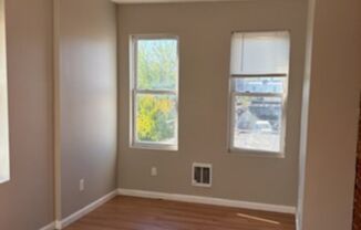 2 beds, 1 bath, $975, Unit 2nd Floor