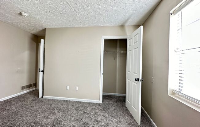 2 beds, 1 bath, $900, Unit 8