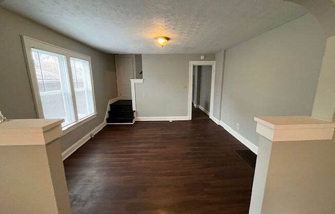 3 beds, 1 bath, 1,050 sqft, $1,250, Unit 1816