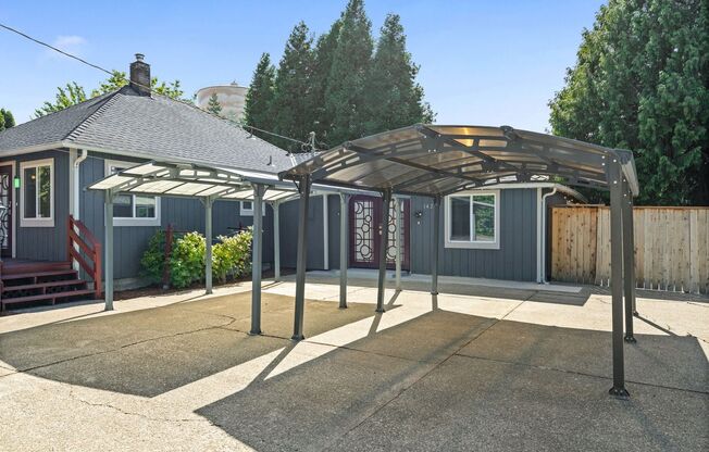 Kennydale Rambler with parking- Close to Lake Washington