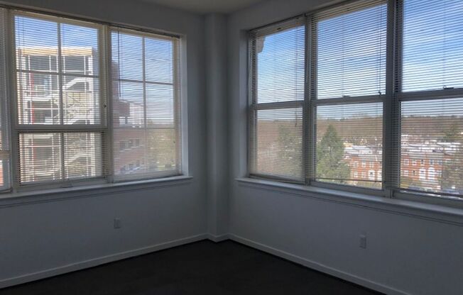 2 beds, 1 bath, 900 sqft, $1,999, Unit 200
