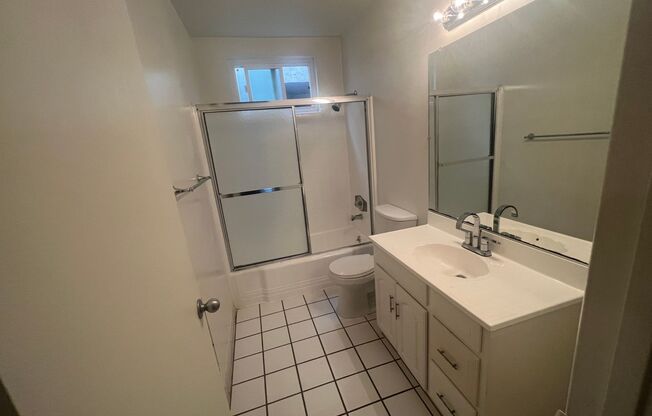 1 bed, 1 bath, 725 sqft, $2,299, Unit 01 04