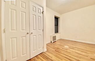 2 beds, 1 bath, $2,550, Unit 26