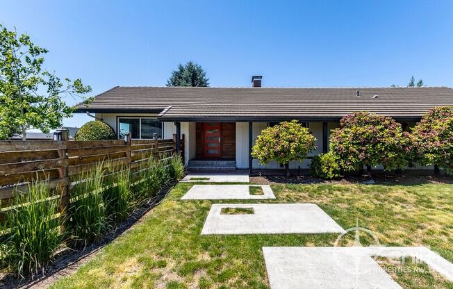 8013 SE MAPLE AVE